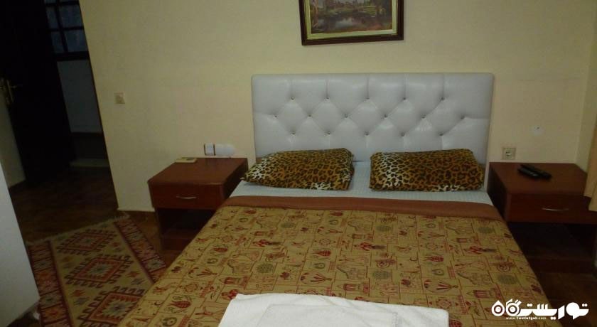 تخت بزرگ اتاق تریپل